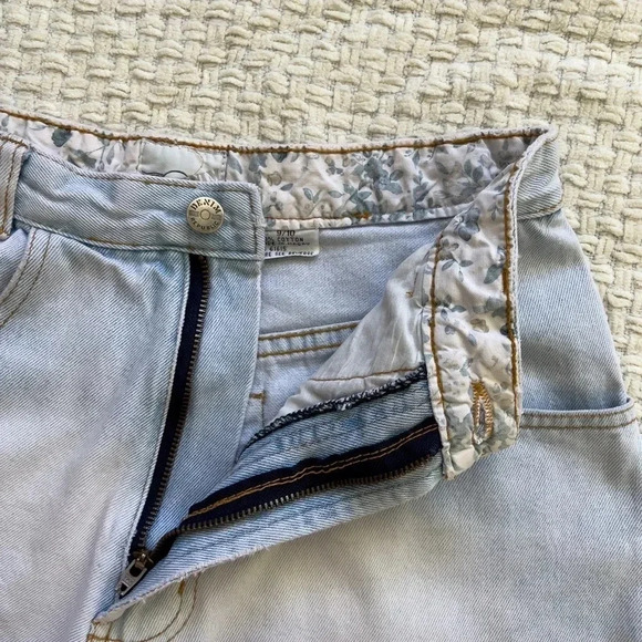 VINTAGE Denim Republic High Waisted Shorts - Picture 5 of 6